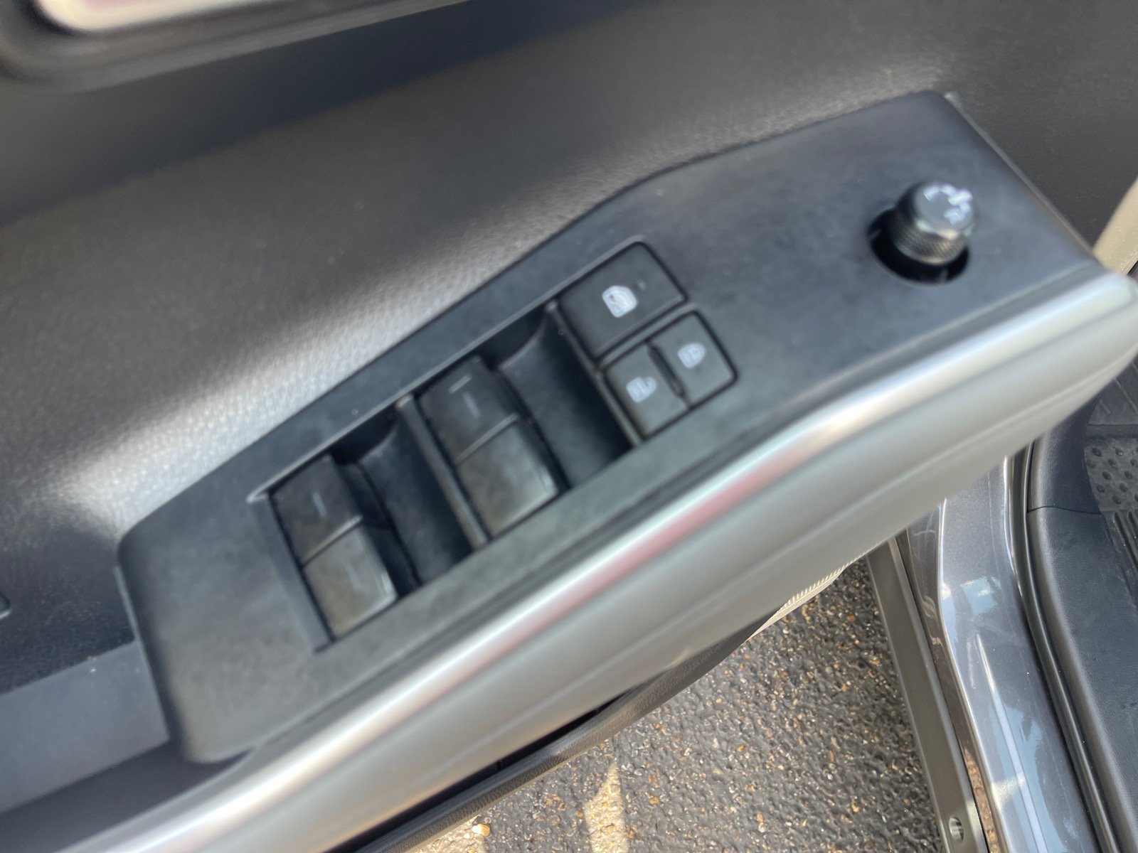 Used 2025 Toyota Highlander XLE AWD/4WD image 8