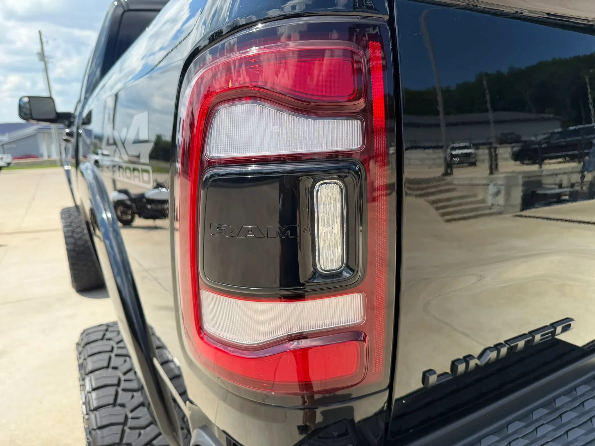 Used 2020 RAM 2500 Limited AWD/4WD image 74