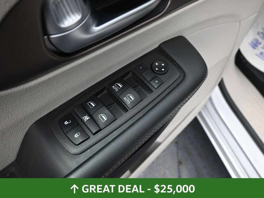 Used 2024 Chrysler Voyager LX image 30