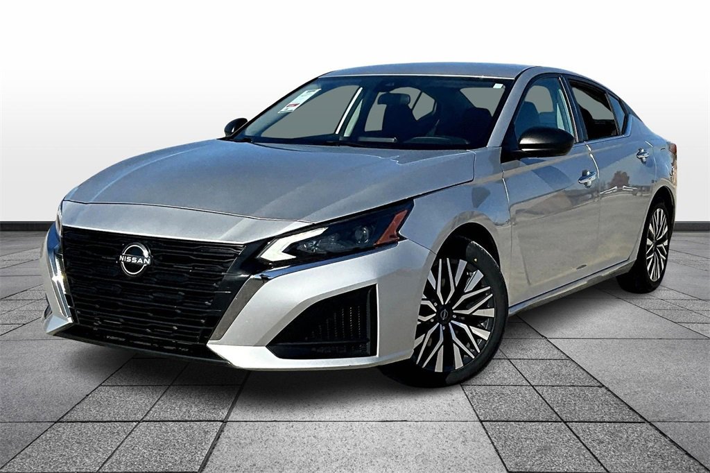 Used 2024 Nissan Altima 2.5 SV