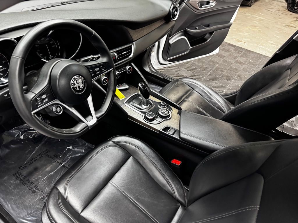 Used 2019 Alfa Romeo Giulia Ti w/ Nero Edizione image 33
