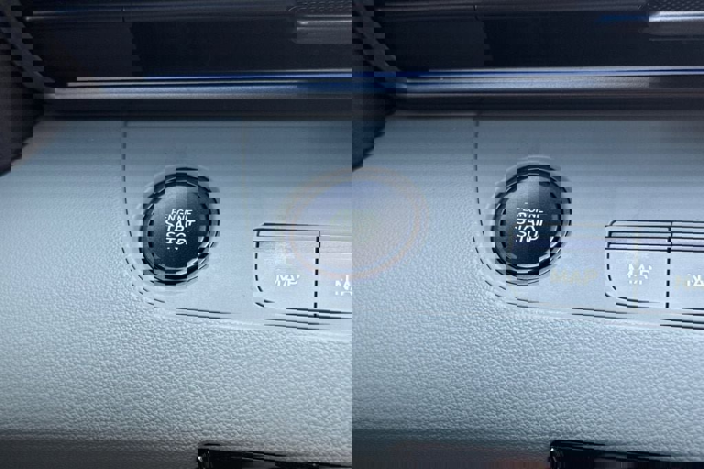 Used 2025 Hyundai Elantra Limited image 20