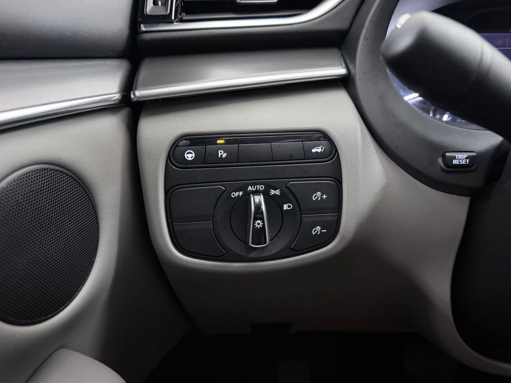 Certified 2023 INFINITI QX50 Luxe FWD image 24