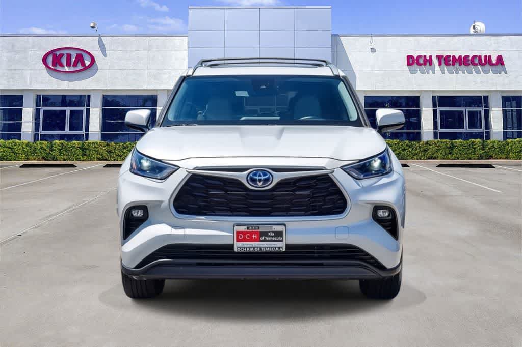 Used 2022 Toyota Highlander XLE FWD image 2