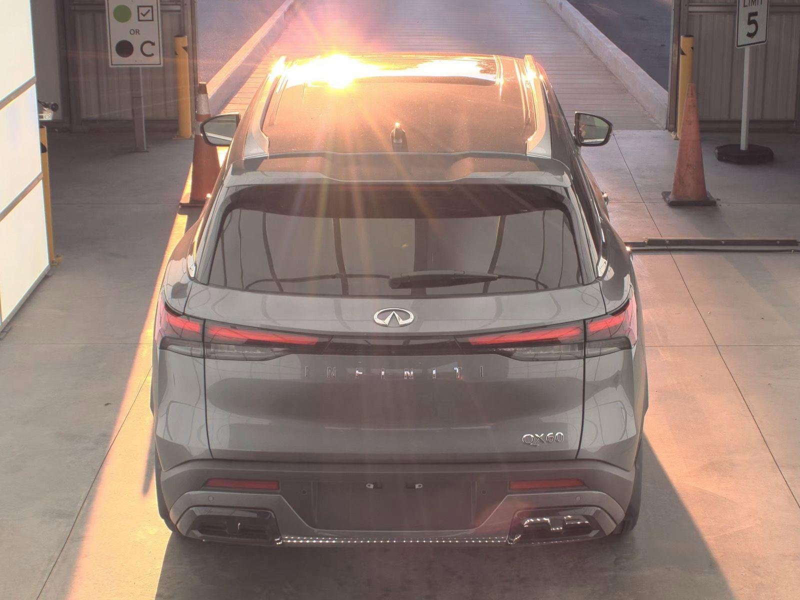 Certified 2025 INFINITI QX60 Luxe image 6