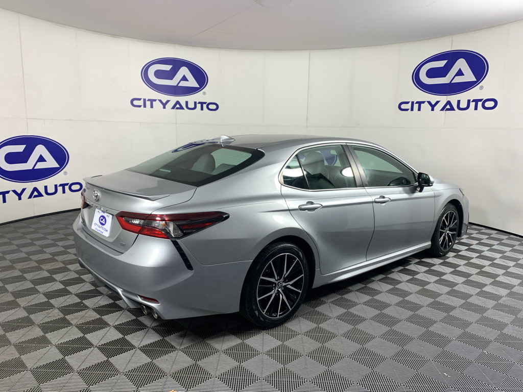 Used 2021 Toyota Camry SE FWD image 3