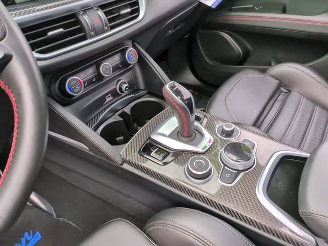 Used 2023 Alfa Romeo Stelvio Estrema image 28