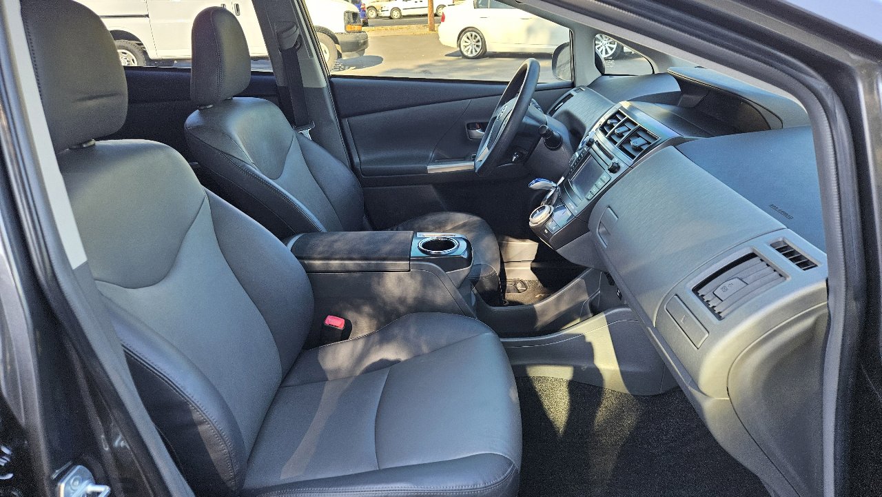 Used 2012 Toyota Prius V Five image 15