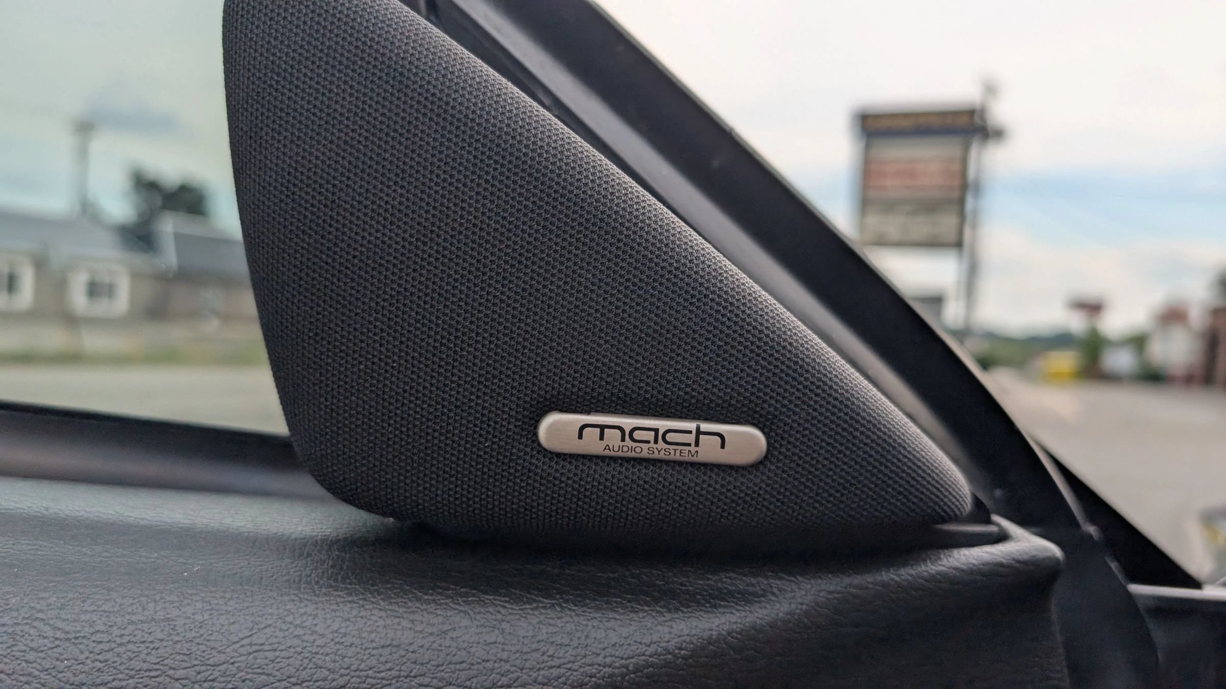 Used 2004 Ford Mustang Mach 1 RWD image 35
