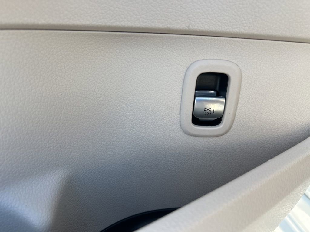 Used 2025 Mercedes-Benz C 300 Sedan image 36