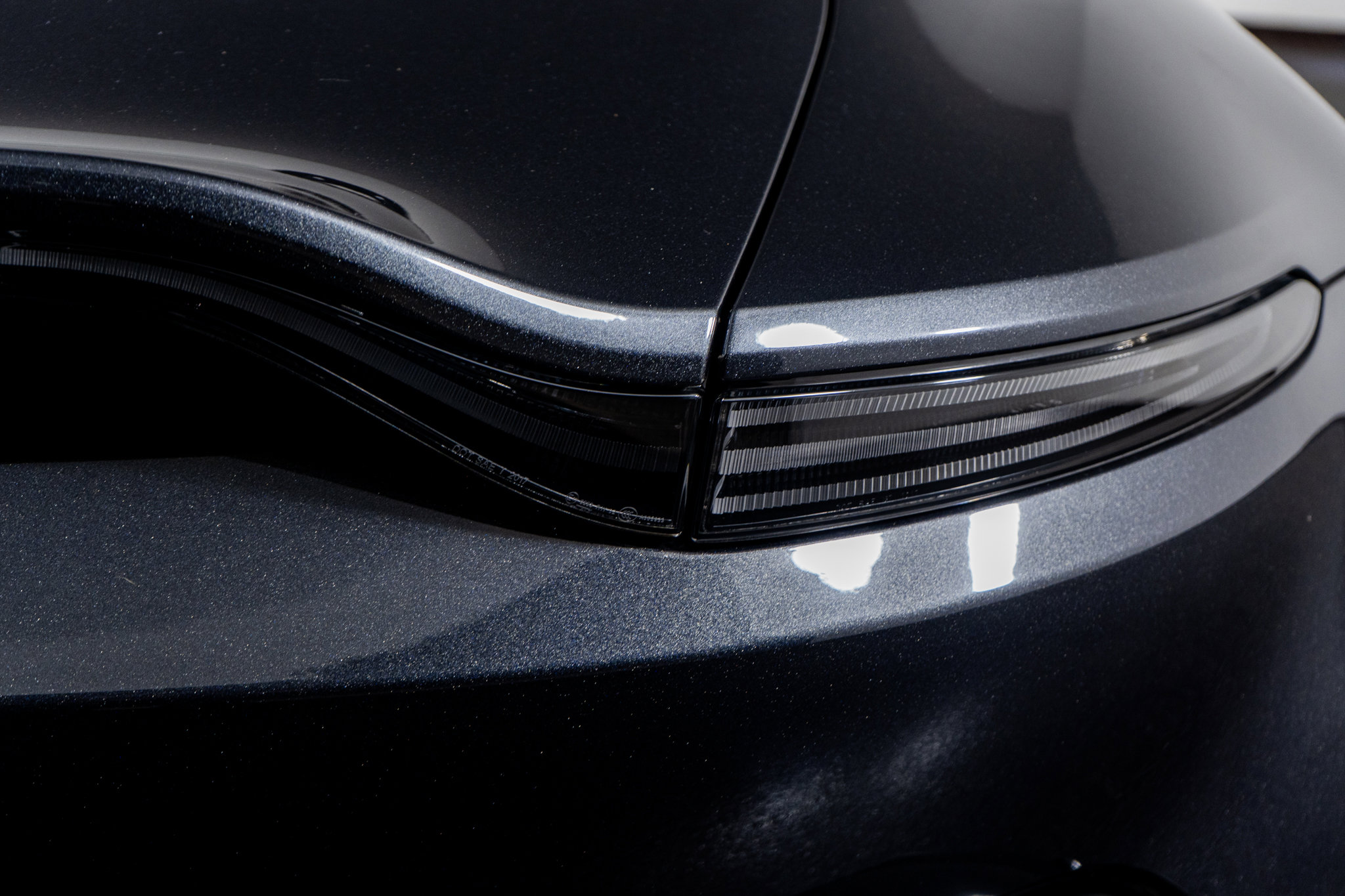 Used 2021 Aston Martin V8 Vantage Roadster image 13