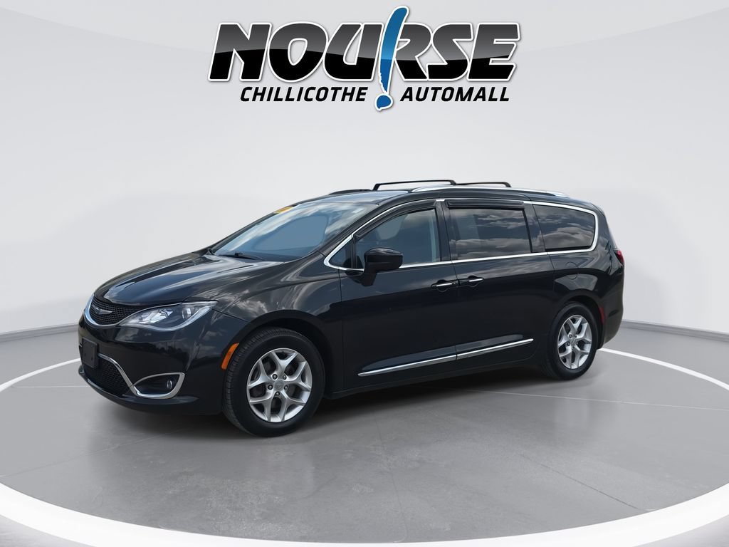 Used 2018 Chrysler Pacifica Touring-L w/ Tire & Wheel Group FWD image 4