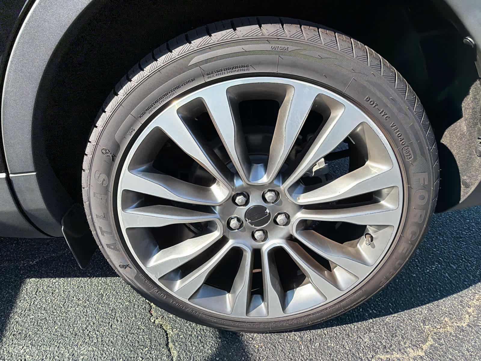 Used 2017 Lincoln MKX Reserve w/ Driver Assistance Package AWD/4WD image 27