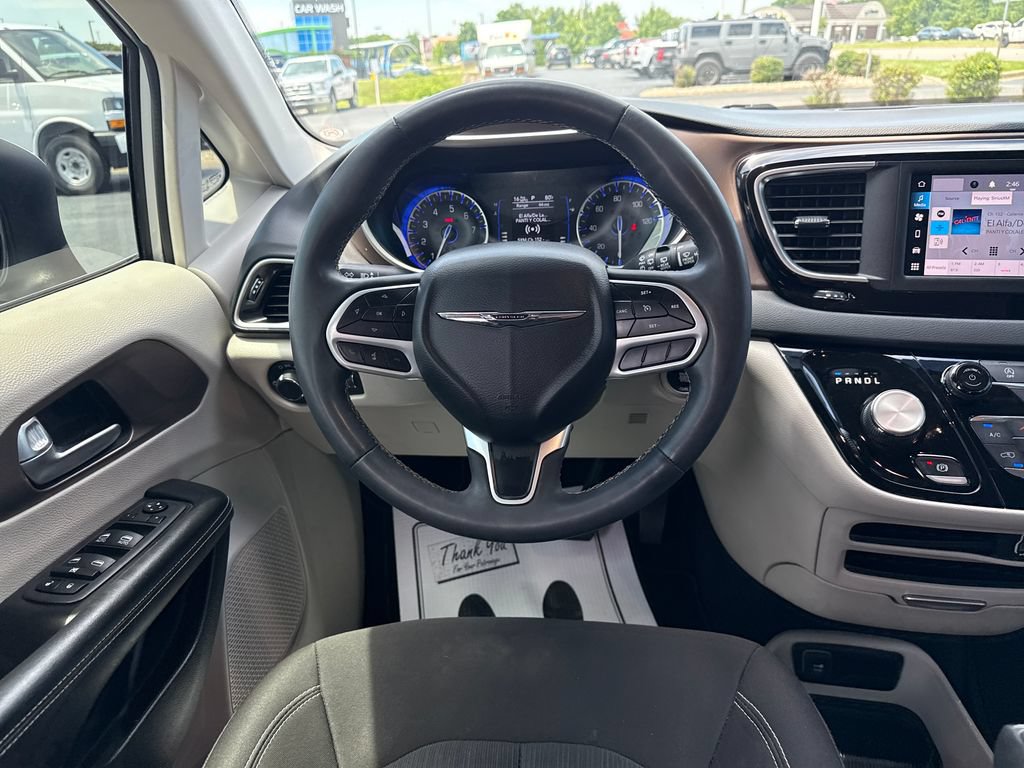 Used 2022 Chrysler Voyager LX FWD image 16