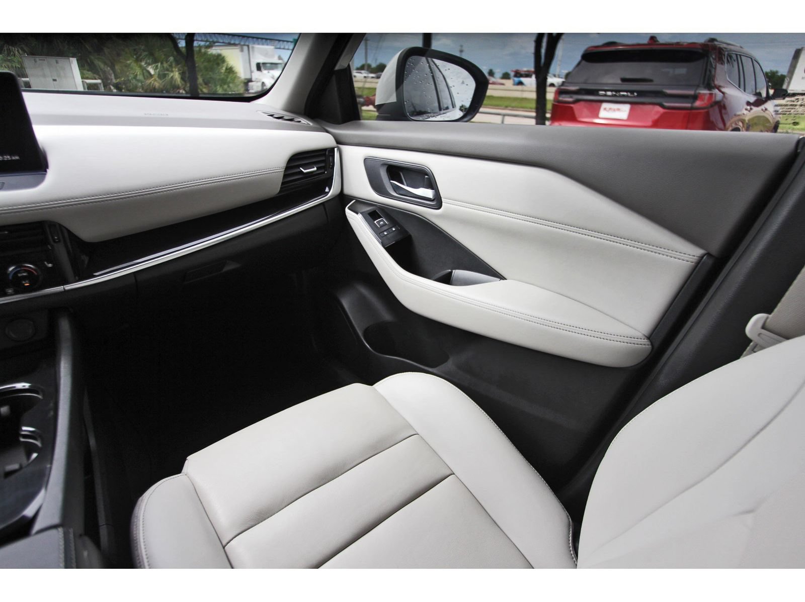 Used 2024 Nissan Rogue SL FWD image 10