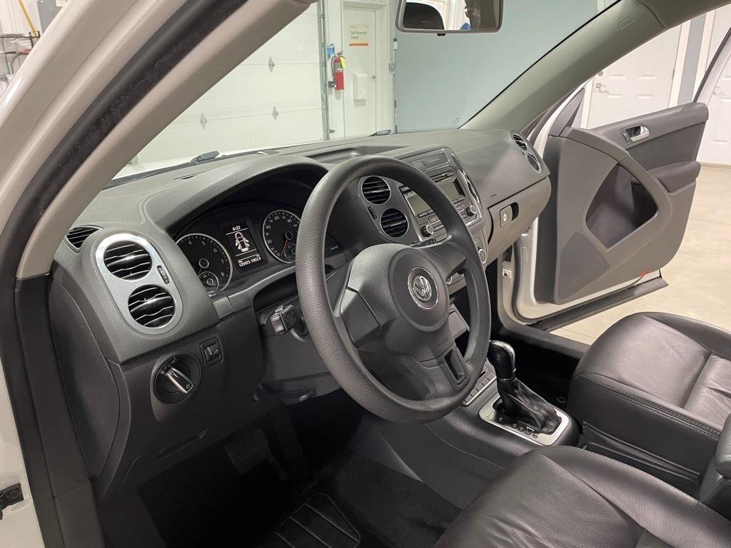 Used 2012 Volkswagen Tiguan S image 9