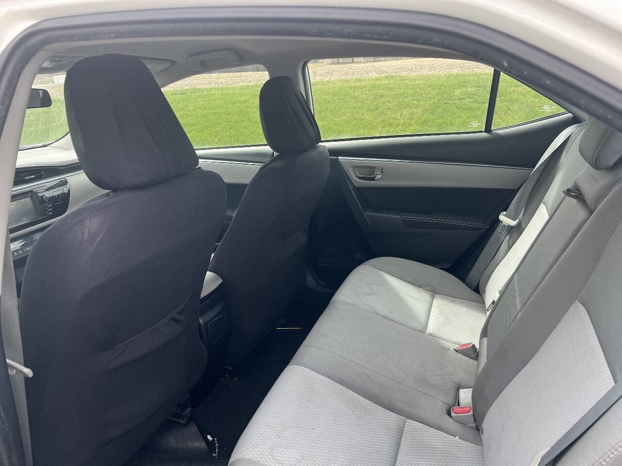 Used 2015 Toyota Corolla LE image 10