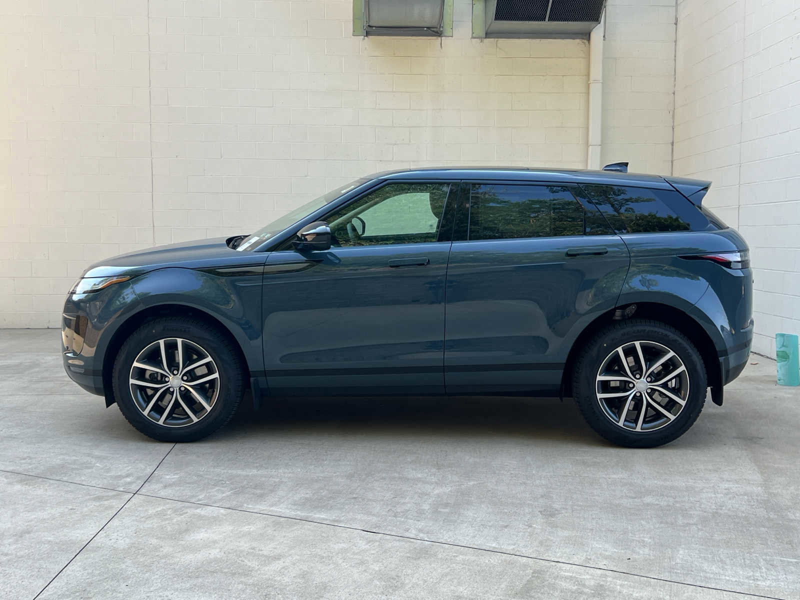 Certified 2025 Land Rover Range Rover Evoque S image 5