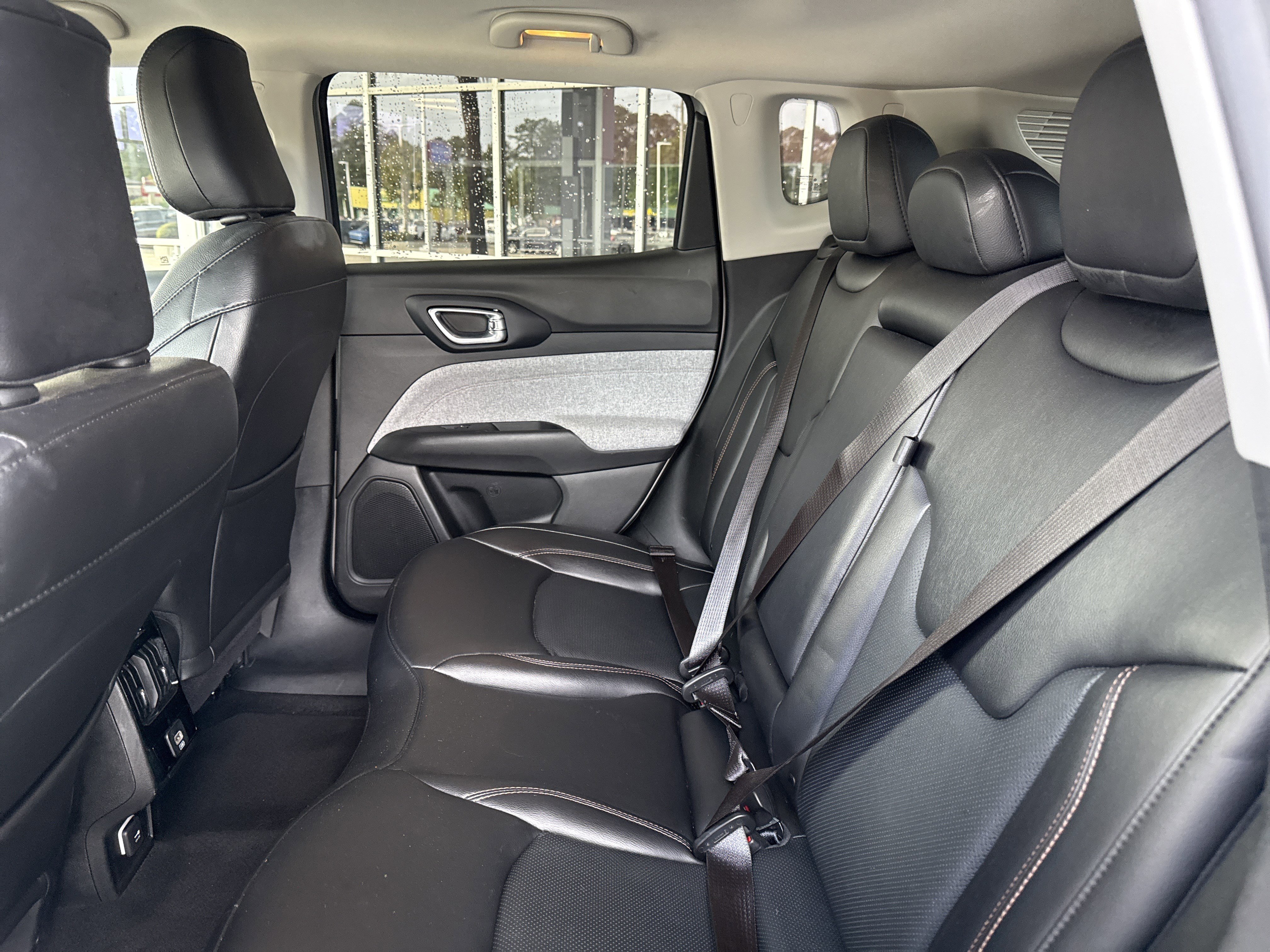 Used 2022 Jeep Compass Latitude image 28