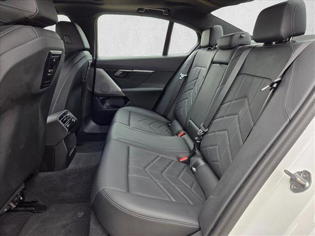 Used 2025 BMW i5 eDrive40i RWD image 19