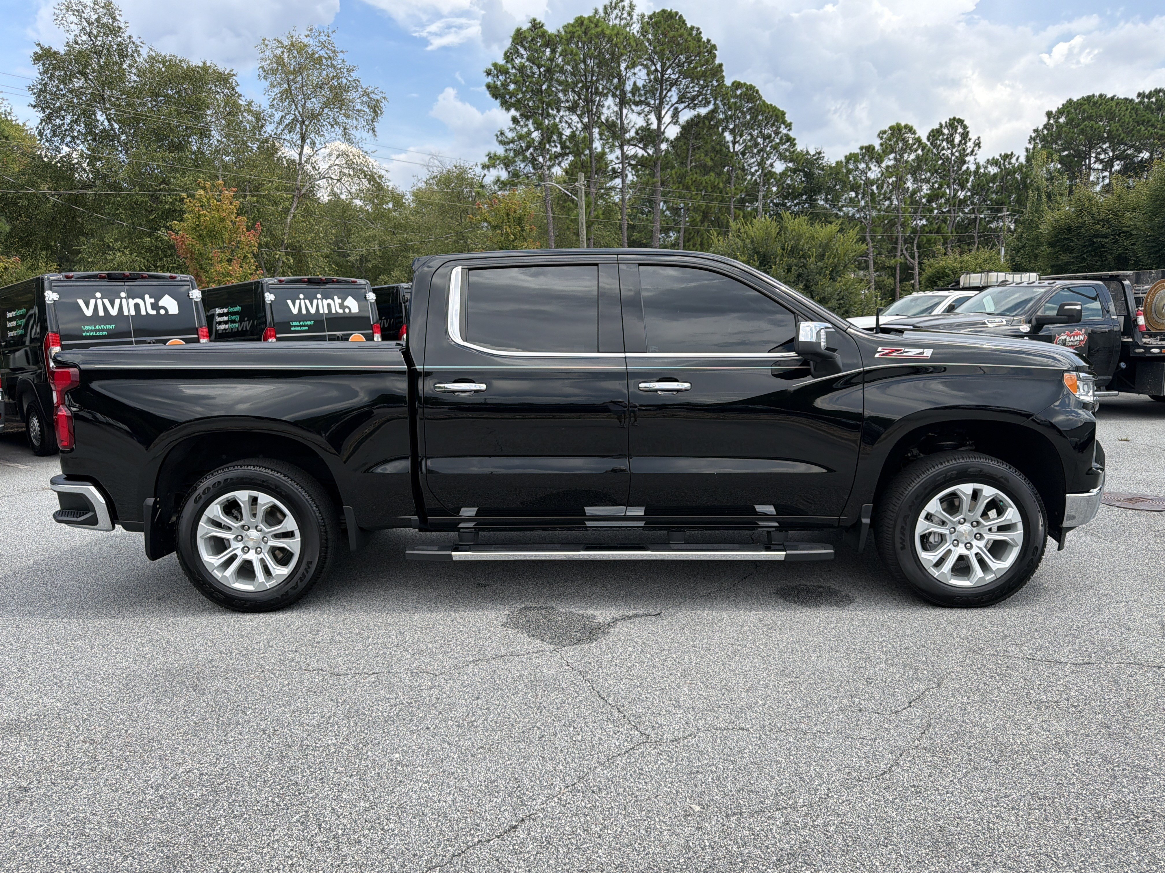 Used 2022 Chevrolet Silverado 1500 LTZ w/ Technology Package AWD/4WD image 9