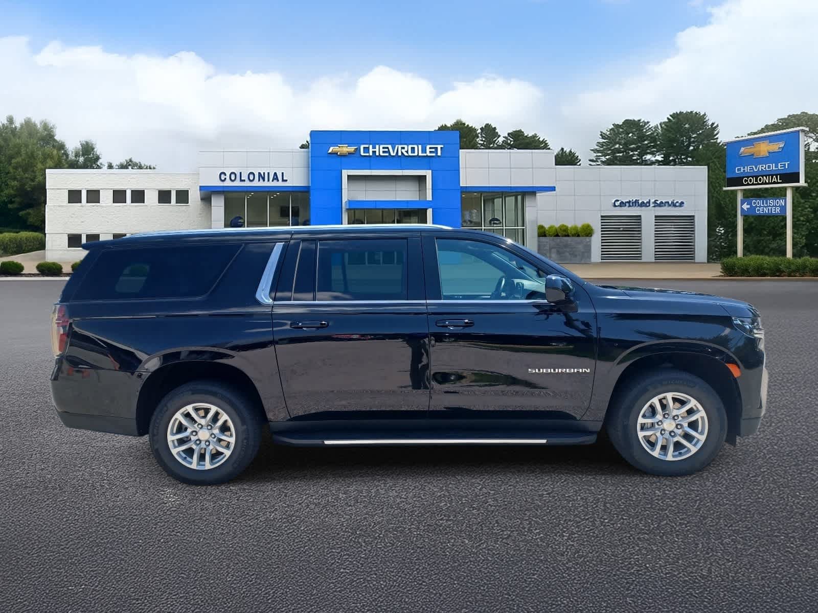Used 2024 Chevrolet Suburban LT AWD/4WD image 3