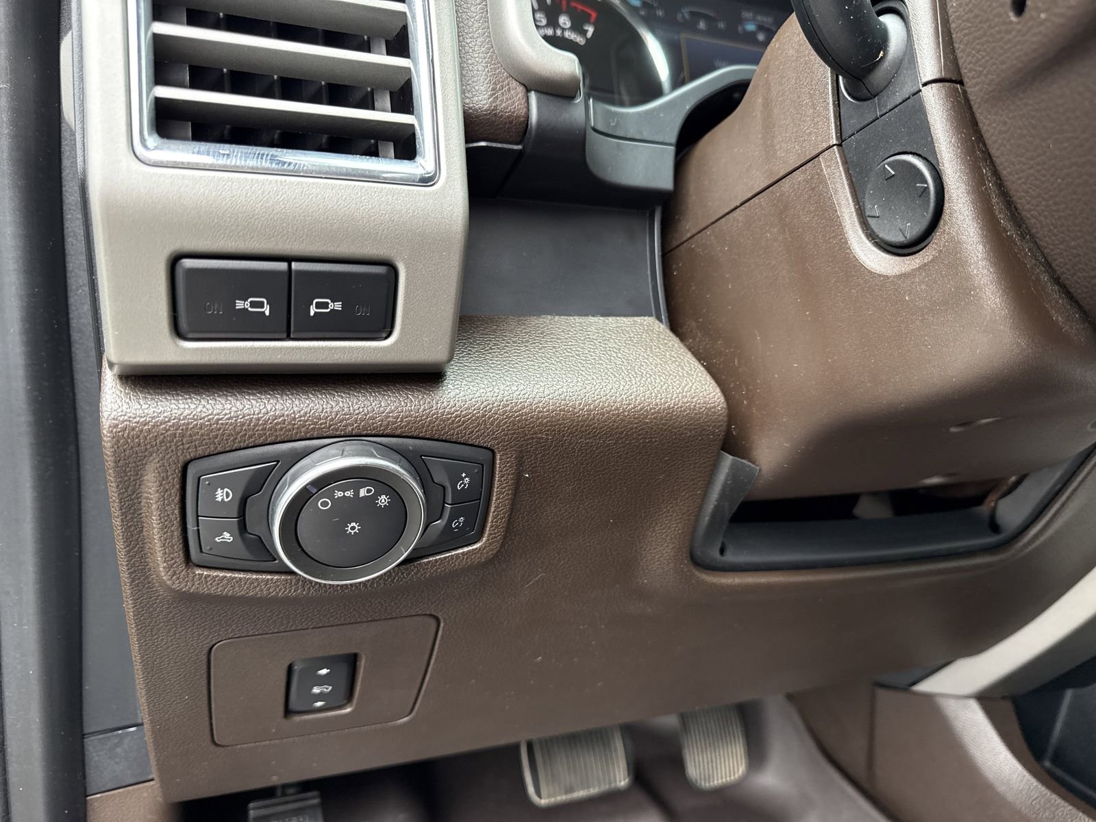 Used 2017 Ford F150 King Ranch w/ Equipment Group 601A Luxury AWD/4WD image 17