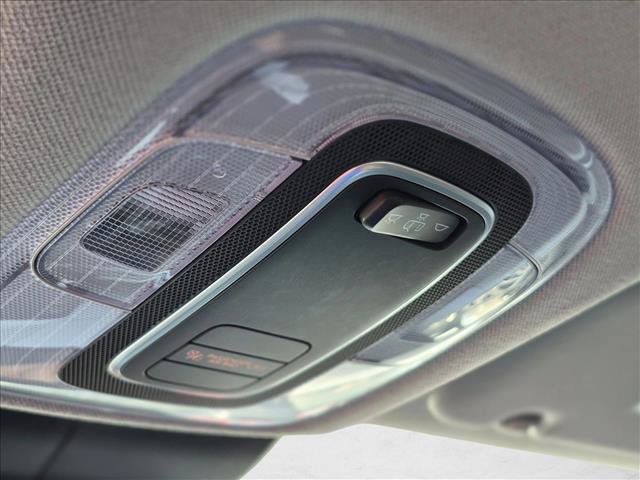 Used 2025 Hyundai Elantra SE FWD image 13