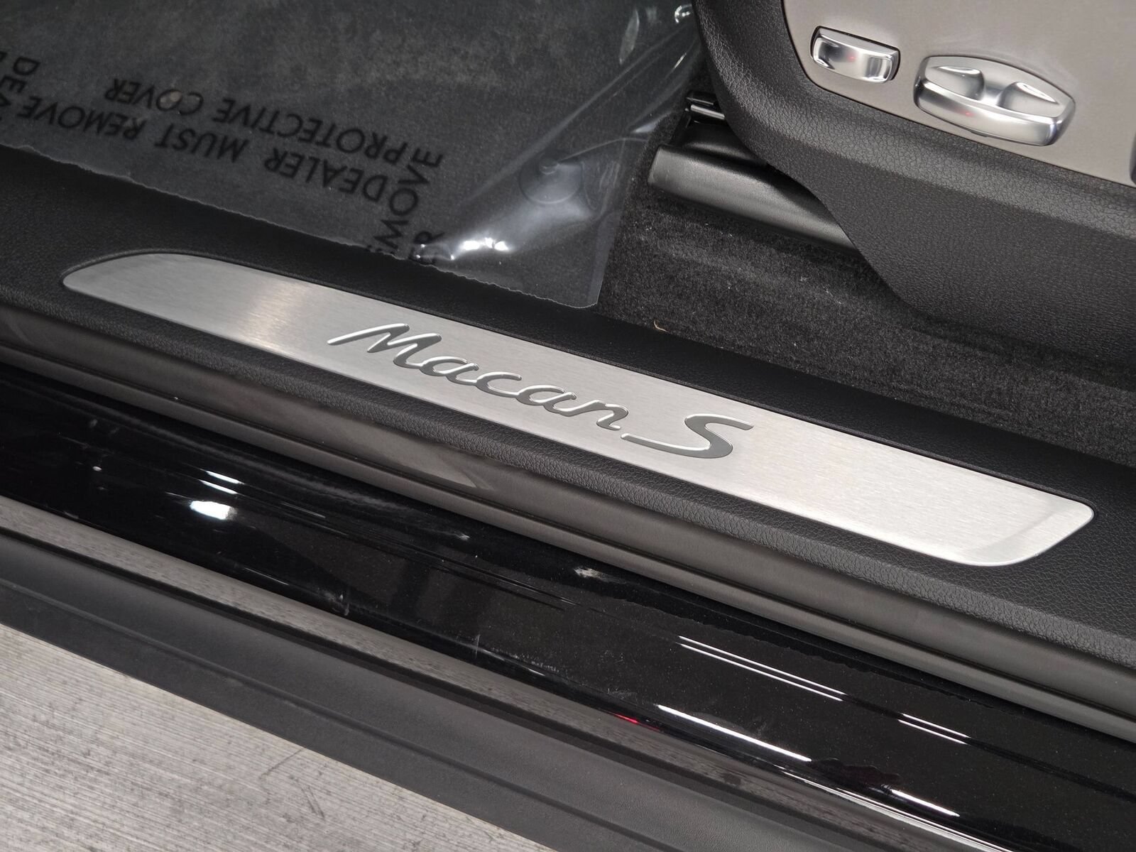 Certified 2026 Porsche Macan S AWD/4WD image 17
