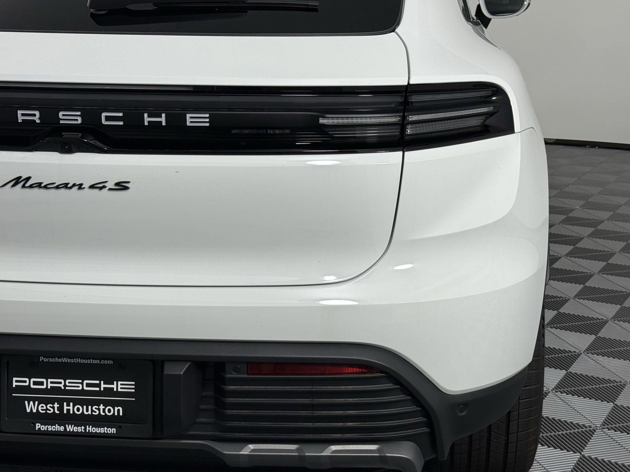 Certified 2025 Porsche Macan 4S Electric AWD/4WD image 13