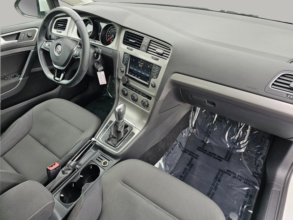 Used 2017 Volkswagen Golf S image 25