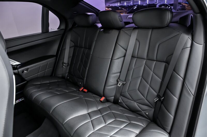 Used 2024 BMW 760i xDrive AWD/4WD image 27