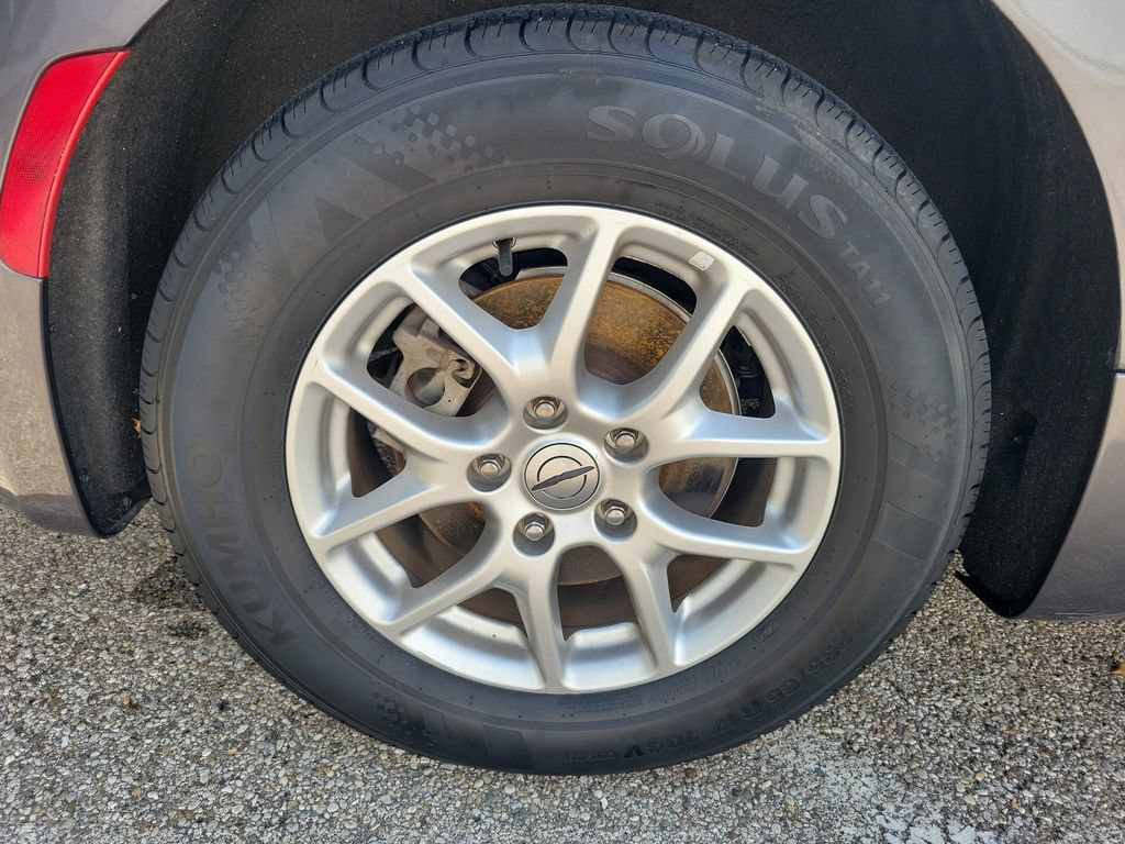 Used 2023 Chrysler Pacifica Touring-L FWD image 5