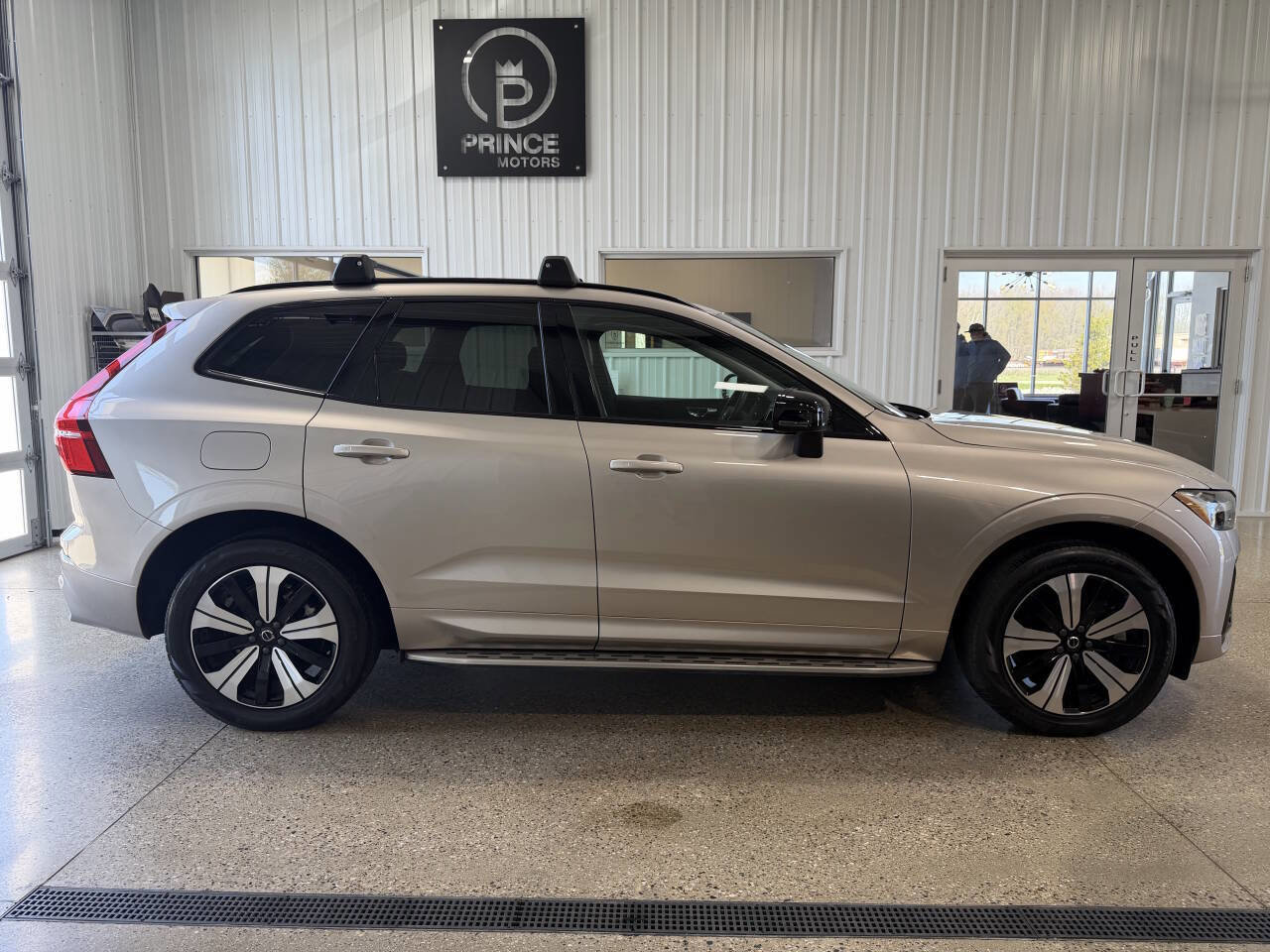 Used 2024 Volvo XC60 T8 Core AWD/4WD image 6