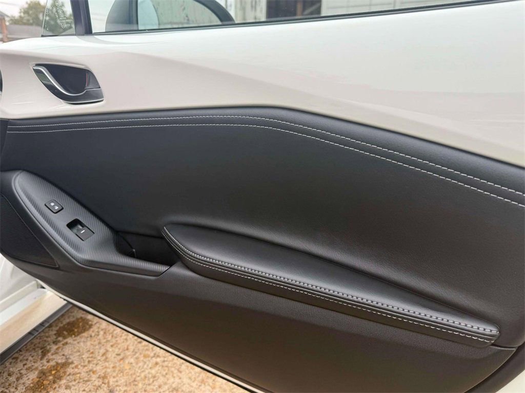 New 2025 MAZDA MX-5 Miata Club image 15