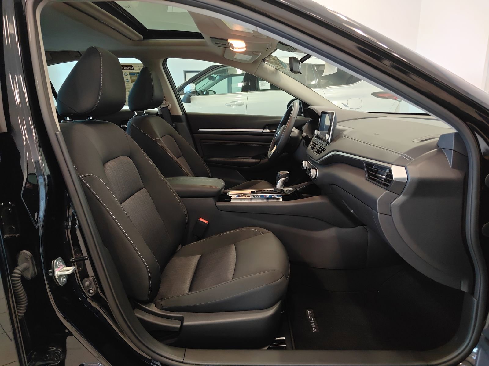 Used 2022 Nissan Altima 2.5 SV w/ SV Premium Package image 19