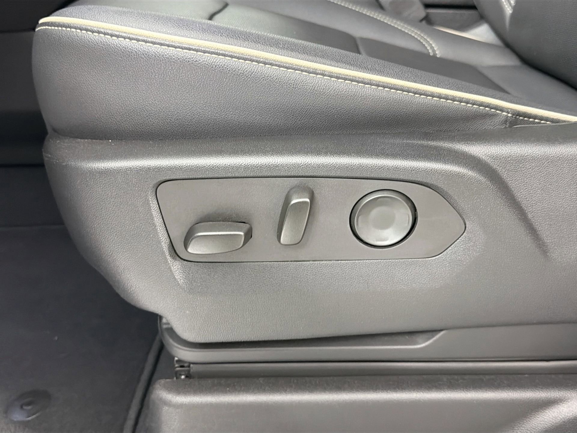 Used 2023 Chevrolet Tahoe Premier image 20