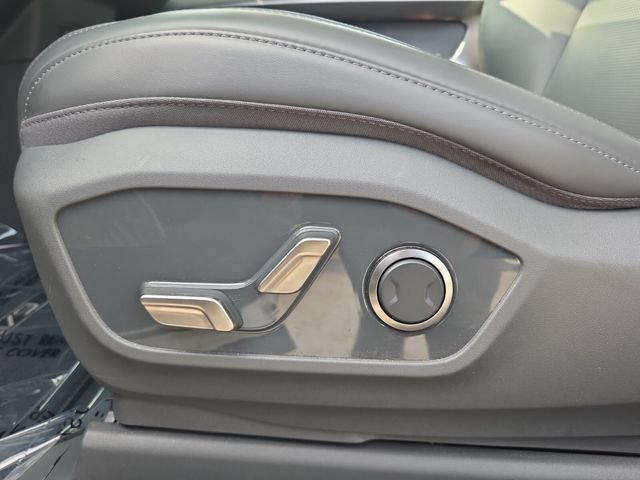 Used 2024 Kia EV9 Light Long Range RWD image 11