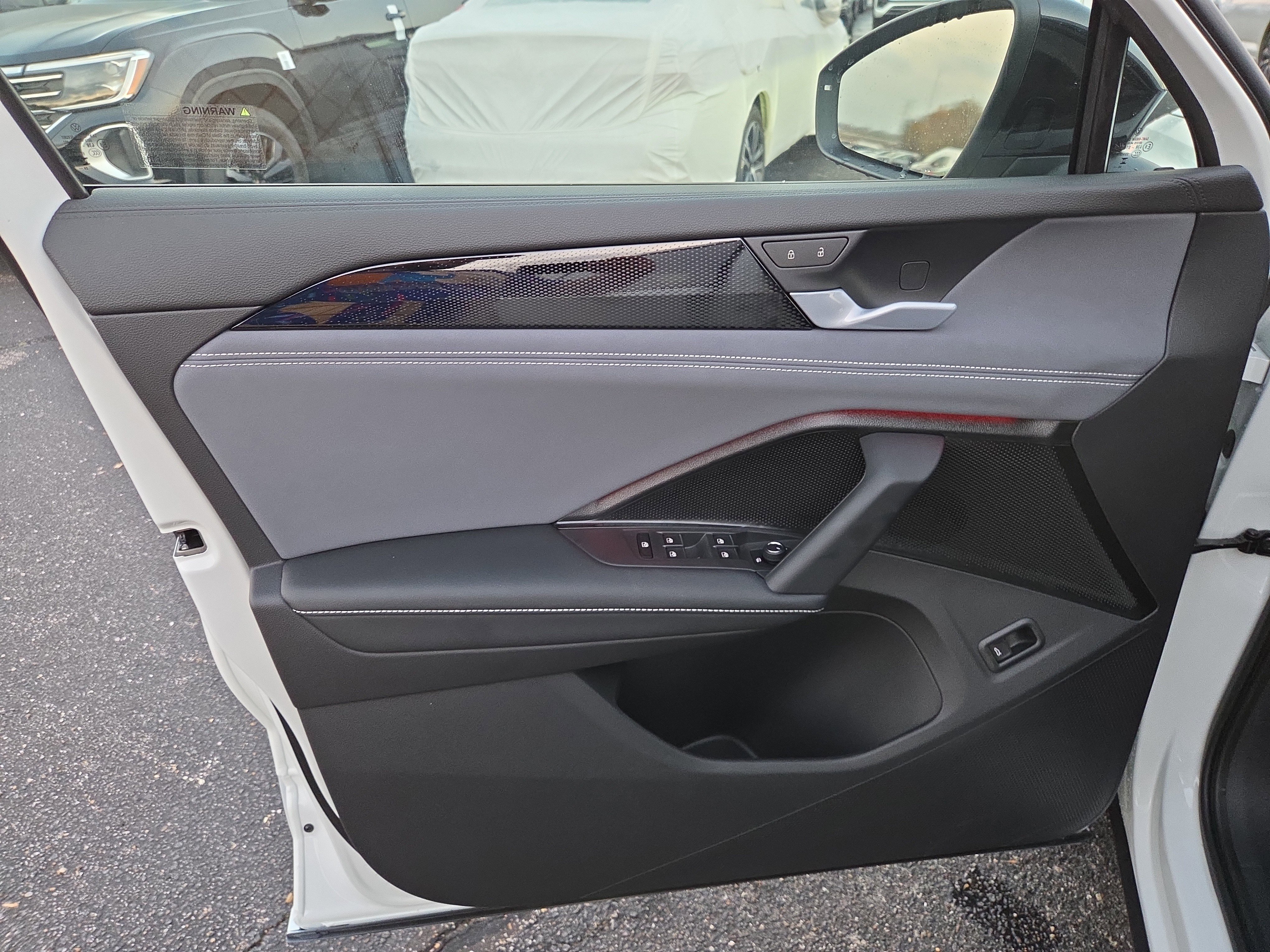 New 2026 Volkswagen Tiguan SE R-Line image 5