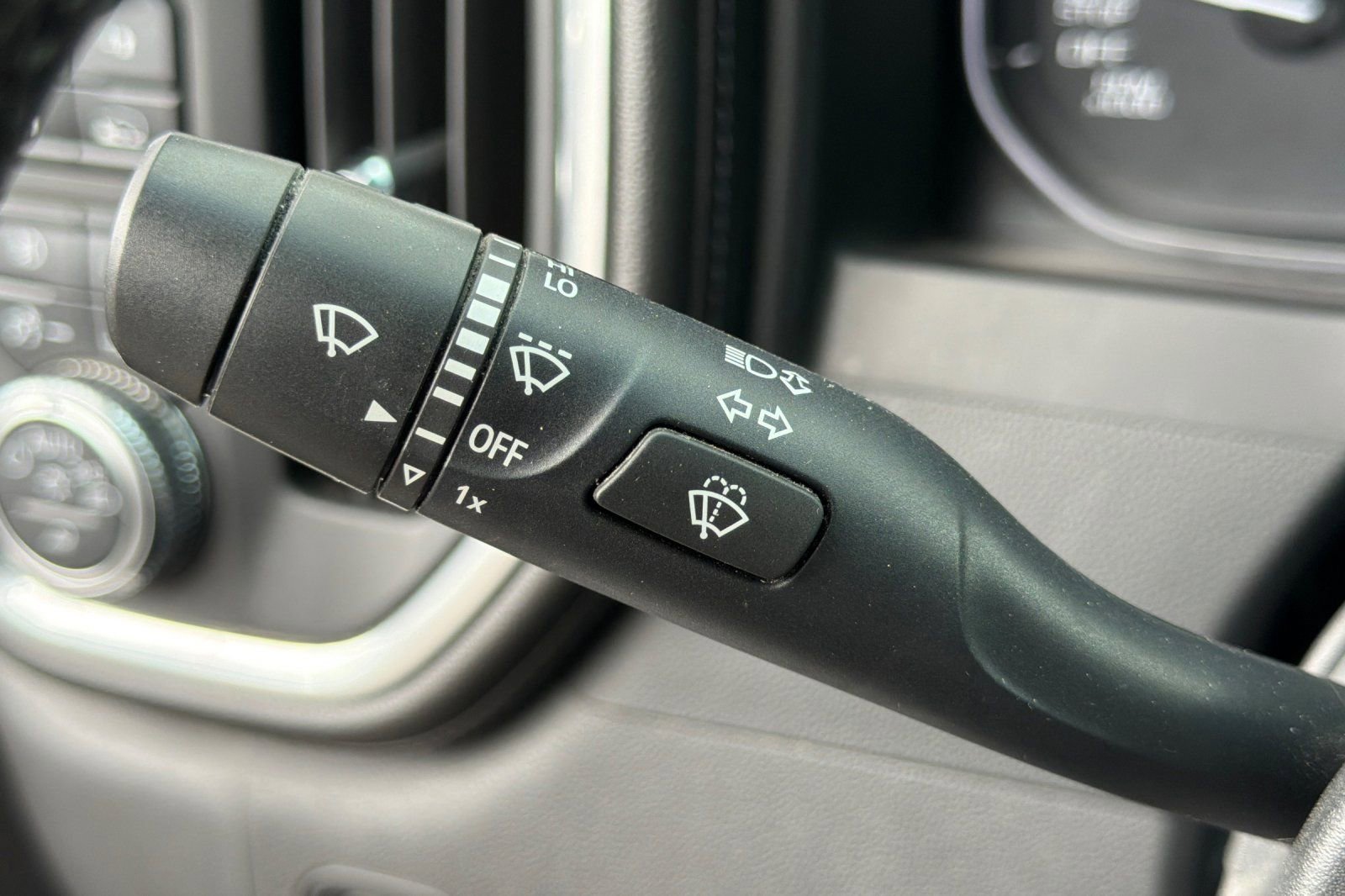 Used 2019 GMC Sierra 1500 SLT AWD/4WD image 36