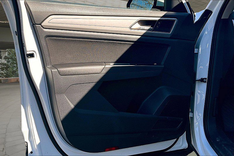 Used 2018 Volkswagen Atlas Launch Edition image 17