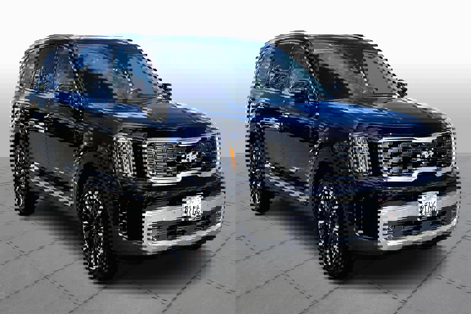 Used 2023 Kia Telluride SX image 2