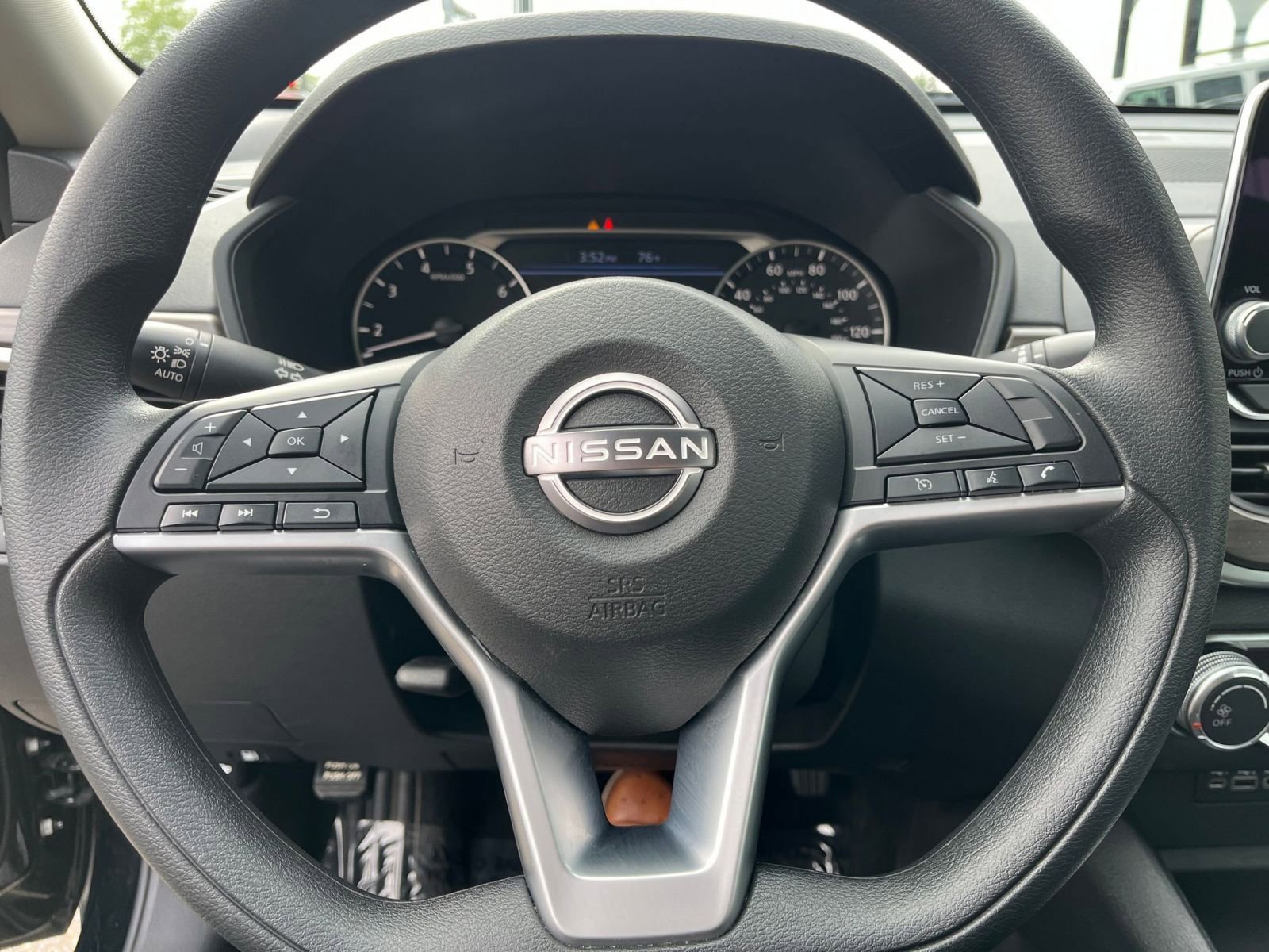 Used 2025 Nissan Altima 2.5 SV FWD image 29