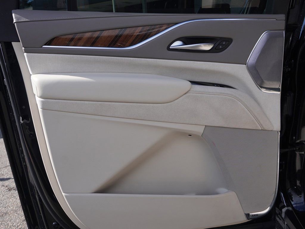 Used 2023 Cadillac Escalade ESV Premium Luxury Platinum w/ Heavy-Duty Trailer Package image 30