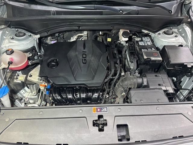 Used 2023 Hyundai Santa Fe SE AWD/4WD image 5