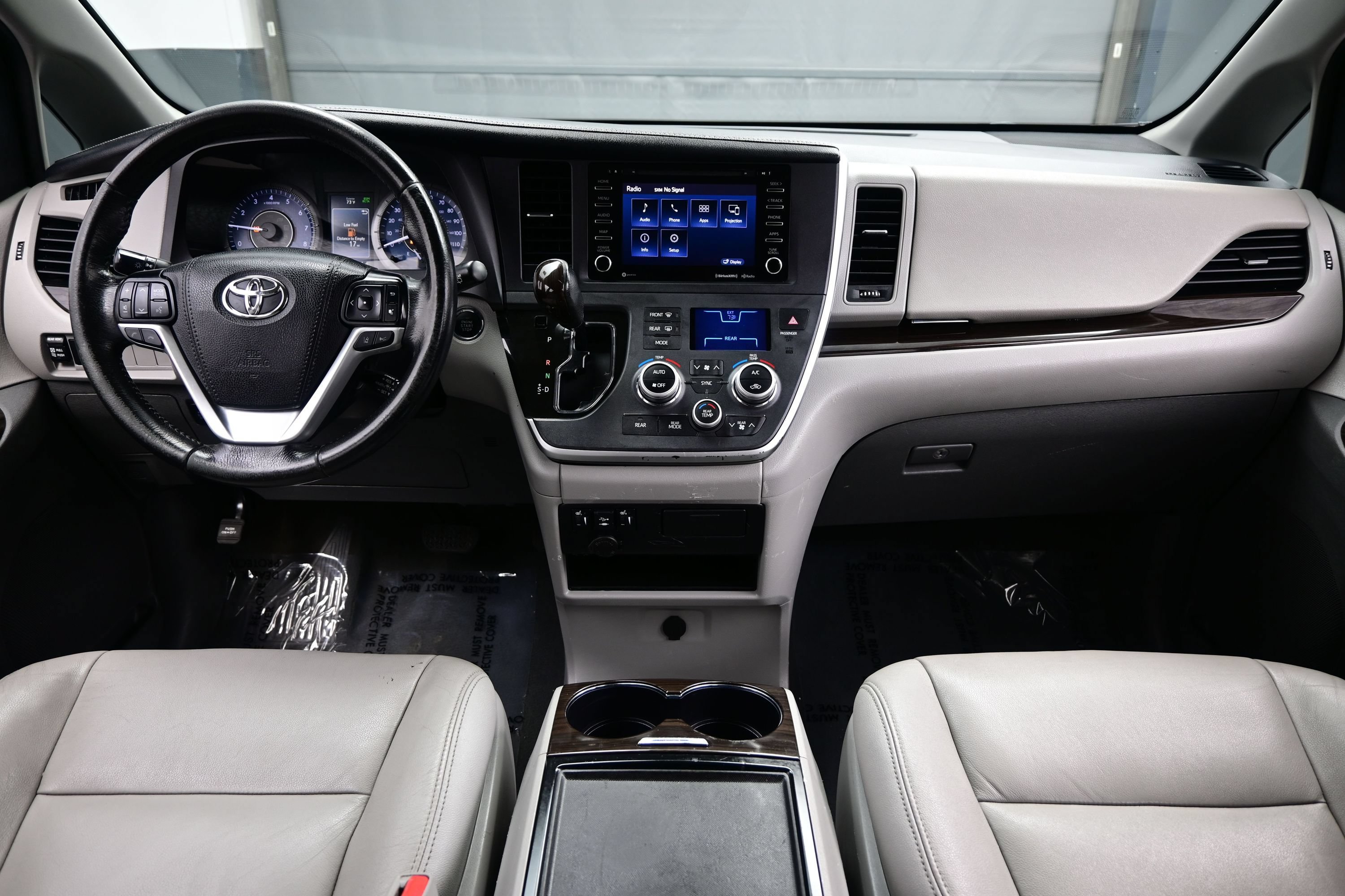 Used 2020 Toyota Sienna XLE FWD image 16
