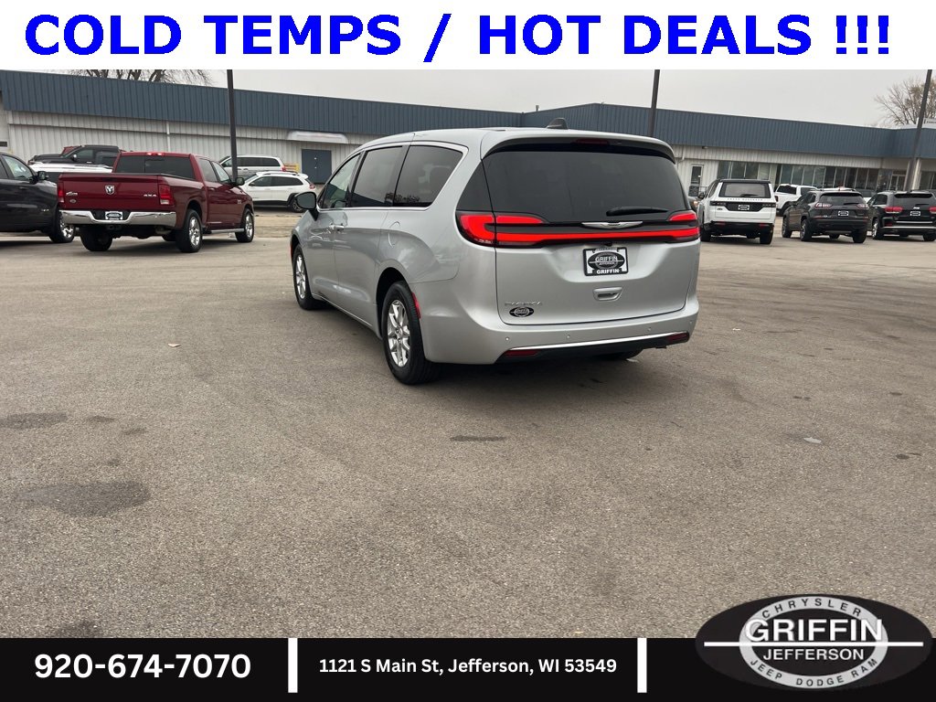 New 2026 Chrysler Pacifica Select image 13