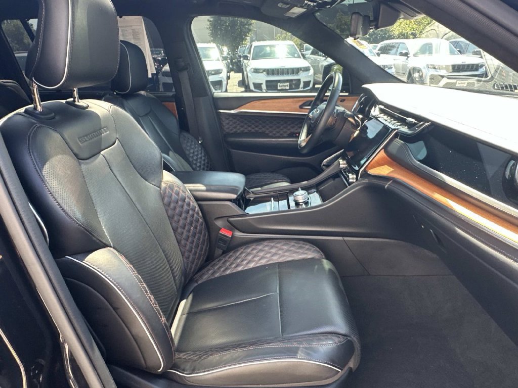 Used 2023 Jeep Grand Cherokee L Summit AWD/4WD image 14