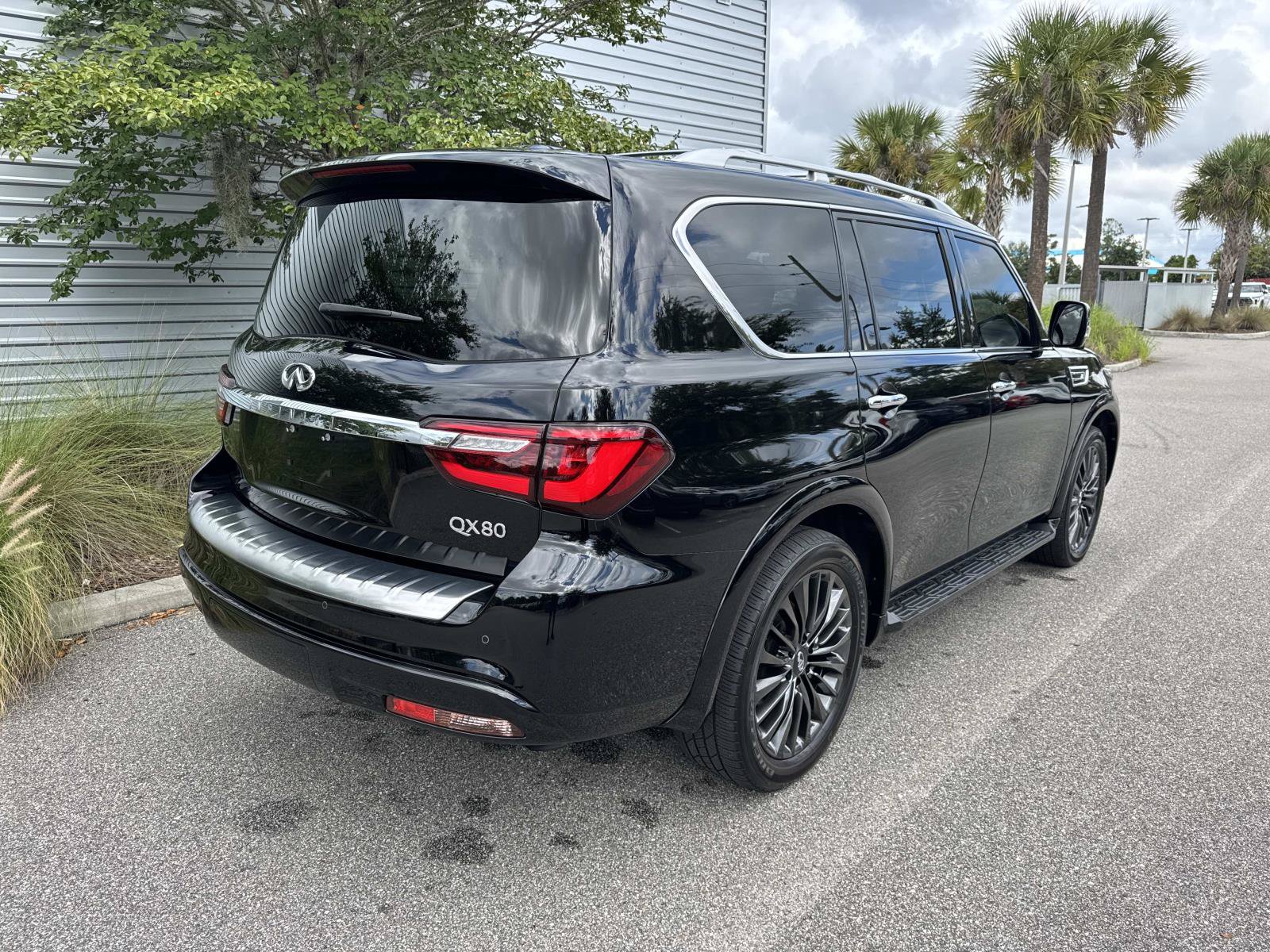 Used 2022 INFINITI QX80 Sensory w/ Cargo Package RWD image 6