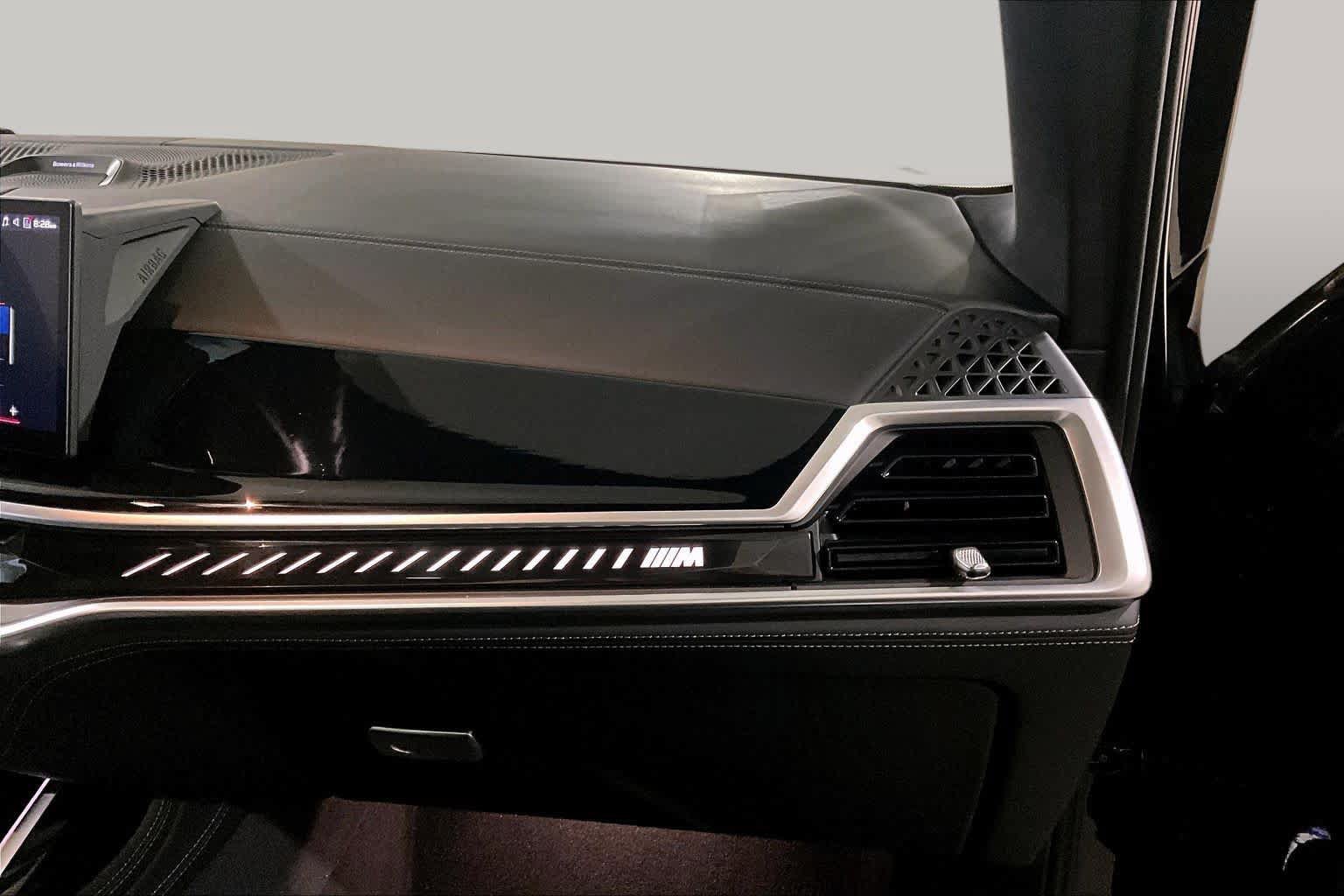 Certified 2025 BMW X7 M60i AWD/4WD image 18
